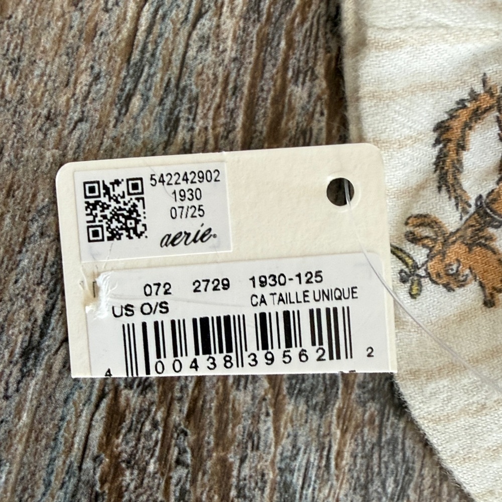 Aerie | Flannel Sleep Scrunchy - The Grinch - Picture 3 of 3